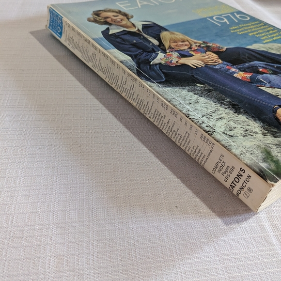 Eaton's 1975 Fall and Winter and 1976 Spring And Summer Catalogues Retro Fashon - Picture 14 of 16